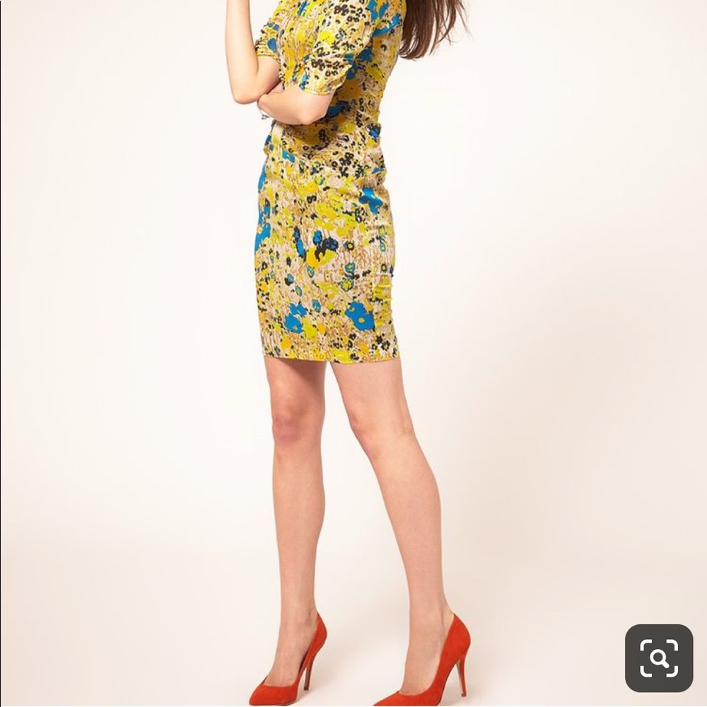 Discontinued Spiegel Coral/Hot orange Suede pumps